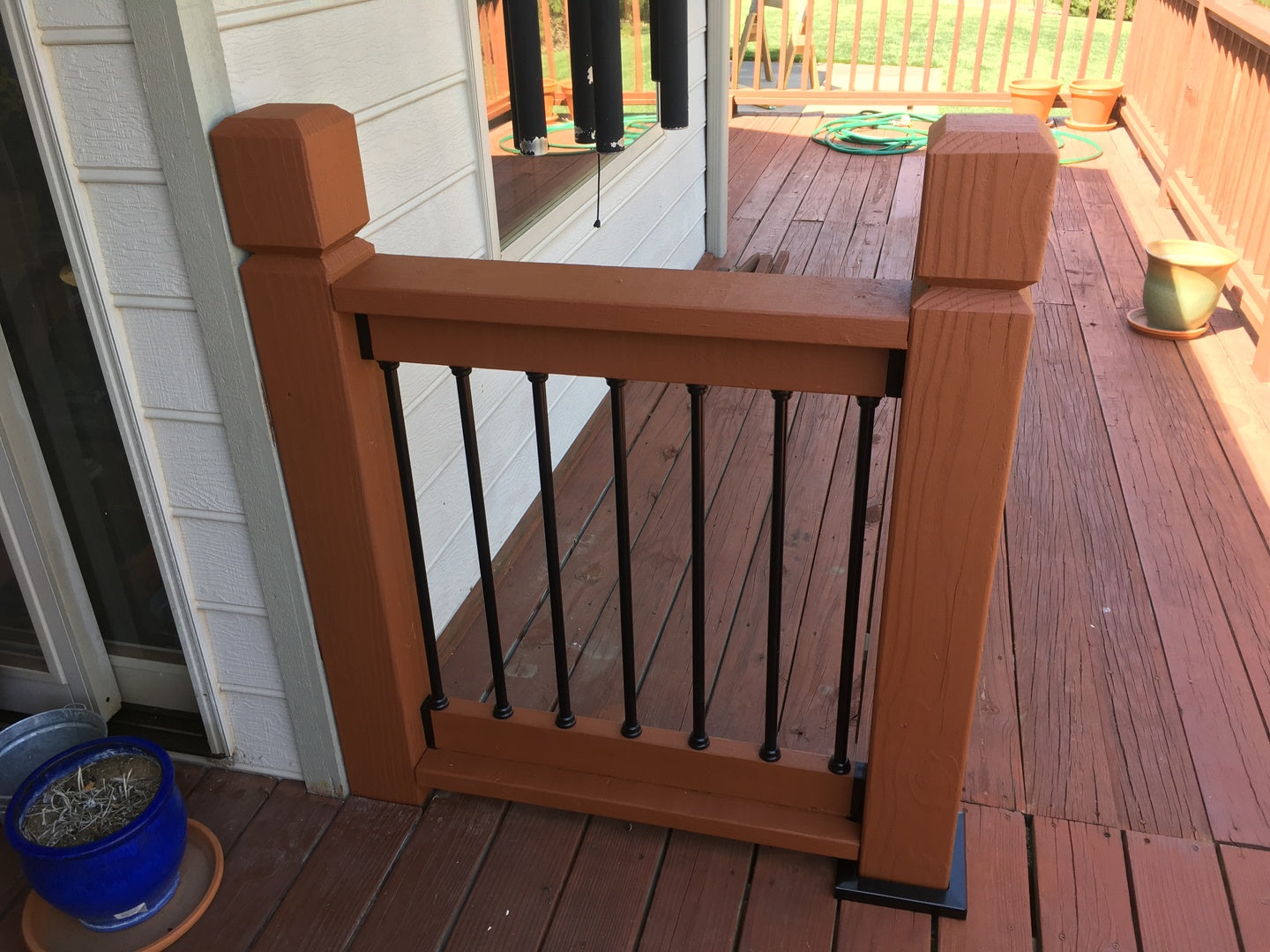 brown railimg on a matching deck with shadow rail connectors, snap'n lock balusters, and the titan post anchor system